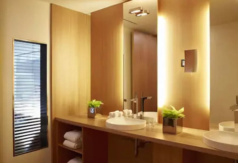 اتاق لوکس, Le Germain Hotel Maple Leaf Square