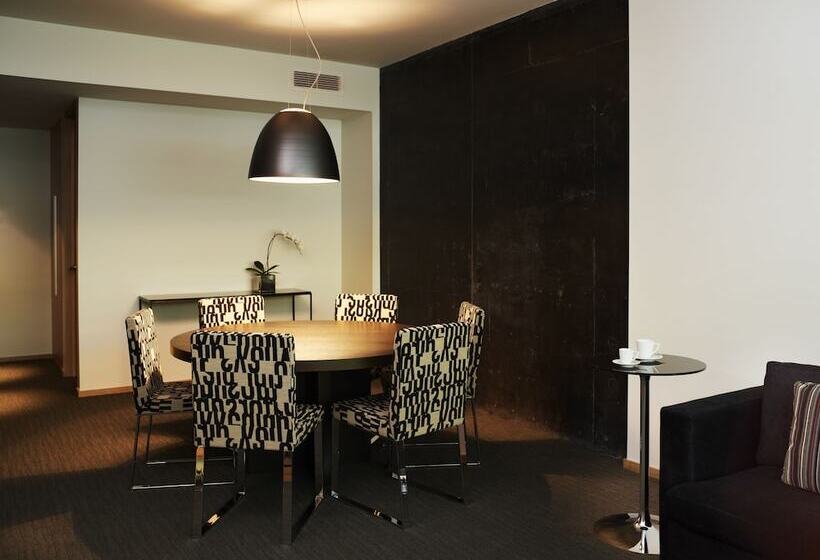 Люкс, Le Germain Hotel Maple Leaf Square