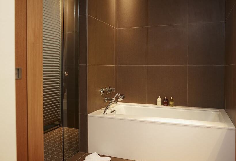 Люкс, Le Germain Hotel Maple Leaf Square