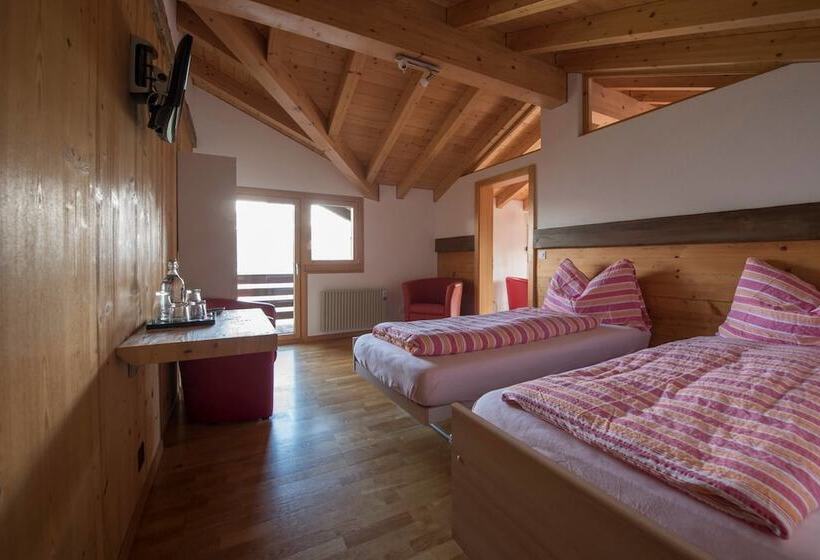 חדר משפחתי נוף להרים, Slalom