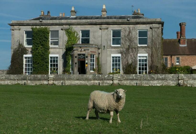 חדר דחוקס עם מיטת קינג, Sweeney Hall