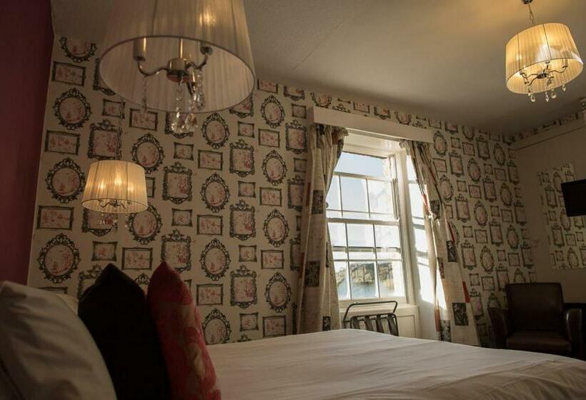 חדר סטנדרט נוף לגינה, Sweeney Hall