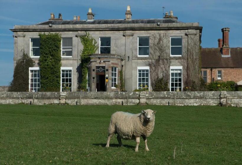 חדר סטנדרט נוף לגינה, Sweeney Hall