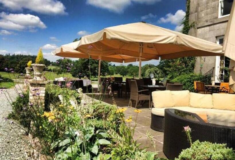 חדר סופריור נוף לגינה, Sweeney Hall