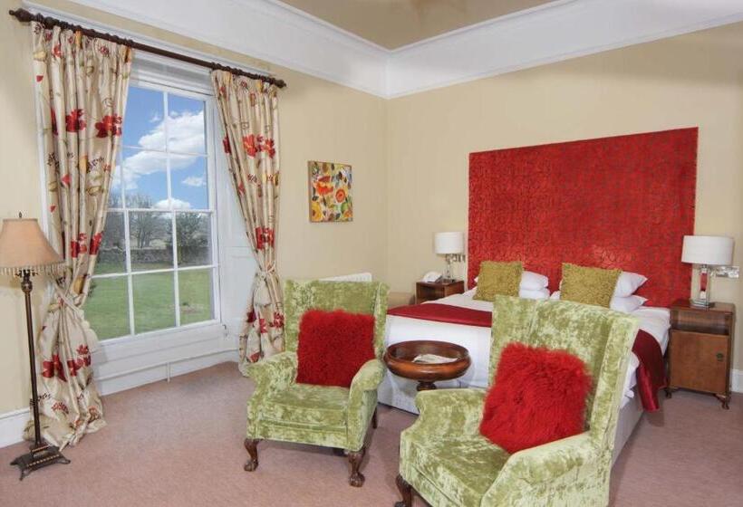 חדר דלוקס נוף לגינה, Sweeney Hall