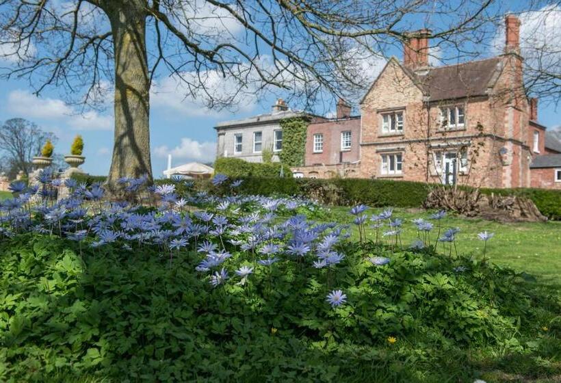 חדר אקונומי, Sweeney Hall