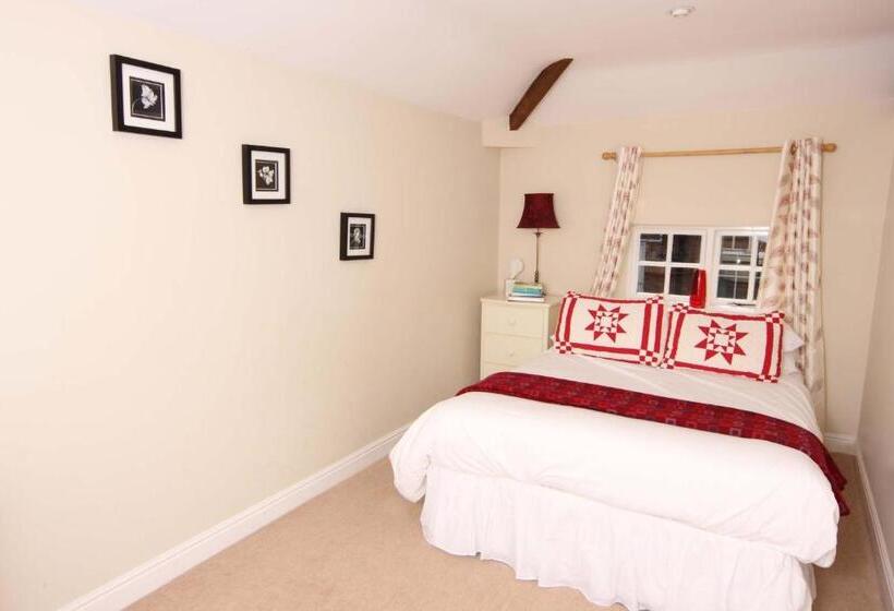 דירת חדר עם טרסה, Sweeney Hall