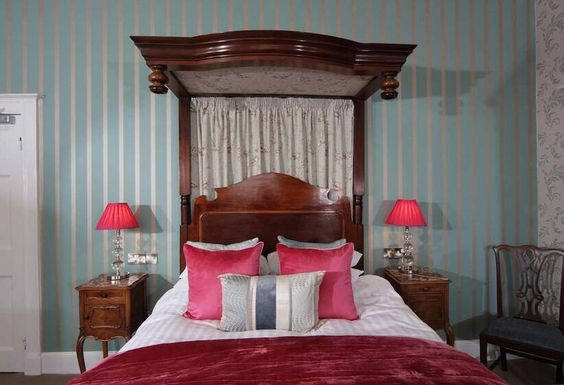 חדר דלוקס נוף לגינה, Sweeney Hall