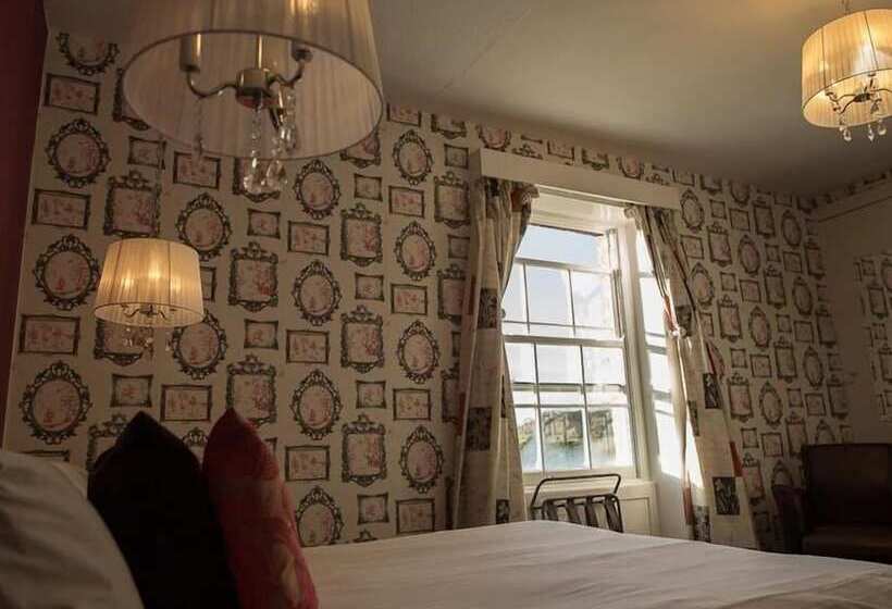 חדר סטנדרט נוף לגינה, Sweeney Hall