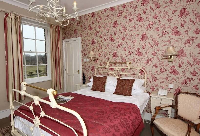 חדר סטנדרט נוף לגינה, Sweeney Hall