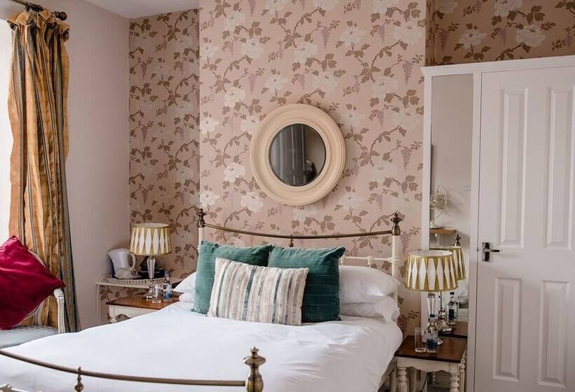 חדר אקונומי, Sweeney Hall