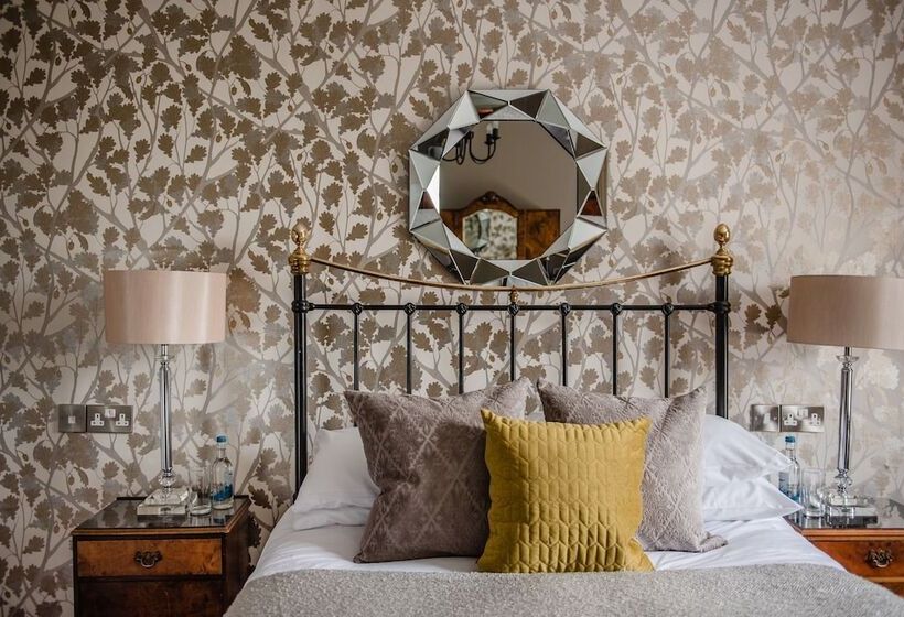 חדר סטנדרט נוף לפארק, Sweeney Hall