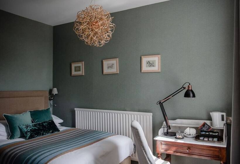 חדר סטנדרט נוף לפארק, Sweeney Hall