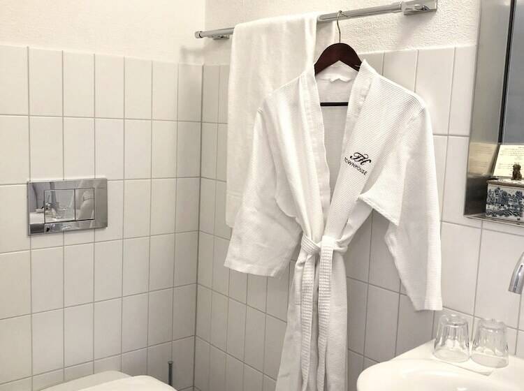 اتاق راحتی, Townhouse Boutique