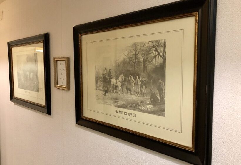 اتاق راحتی, Townhouse Boutique