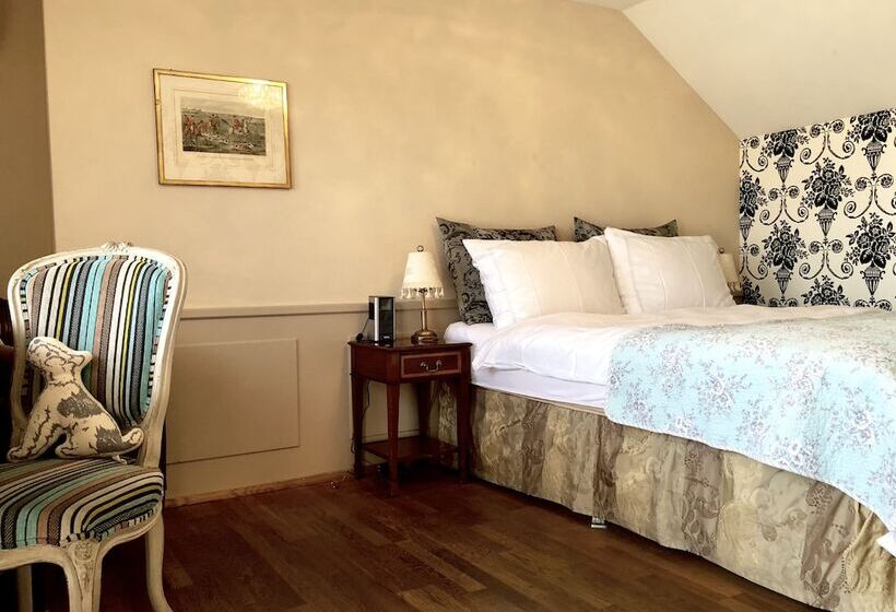 اتاق راحتی, Townhouse Boutique