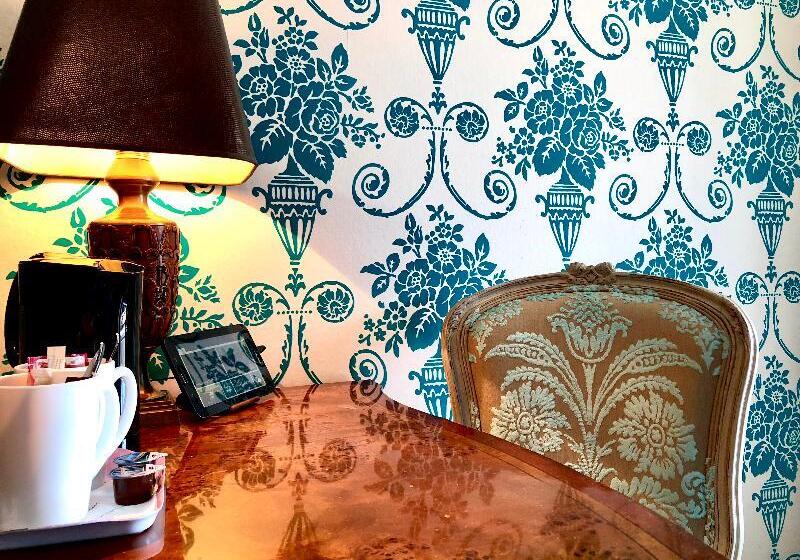 اتاق راحتی, Townhouse Boutique