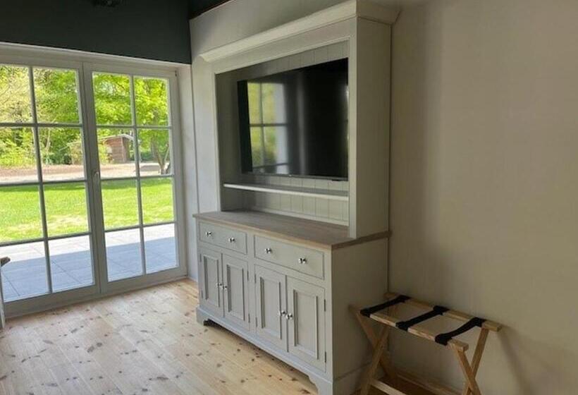 جناح, Waldhaus Prieros