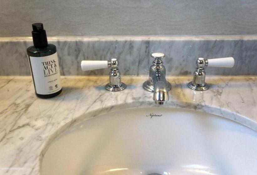 جناح, Waldhaus Prieros