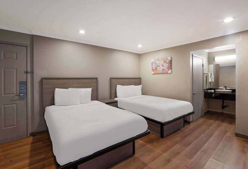 스탠다드 룸 더블 침대 2개, Econo Lodge