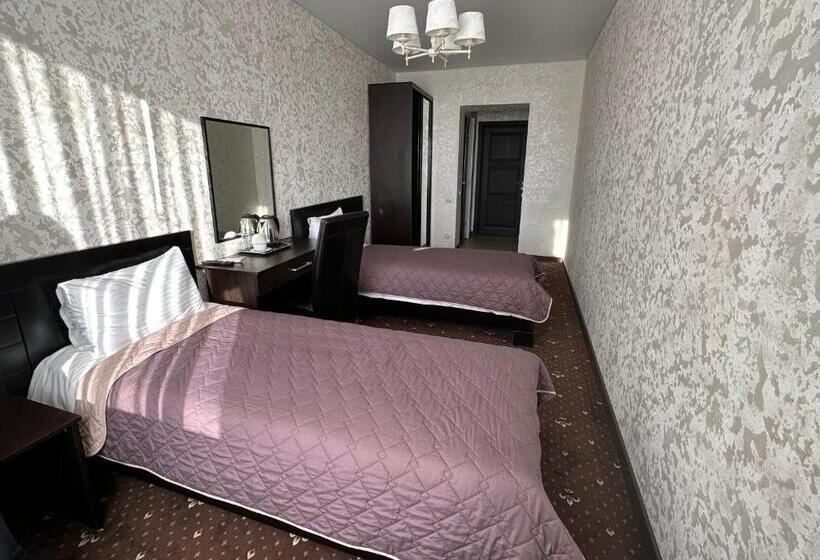 اتاق استاندارد, Merry Club