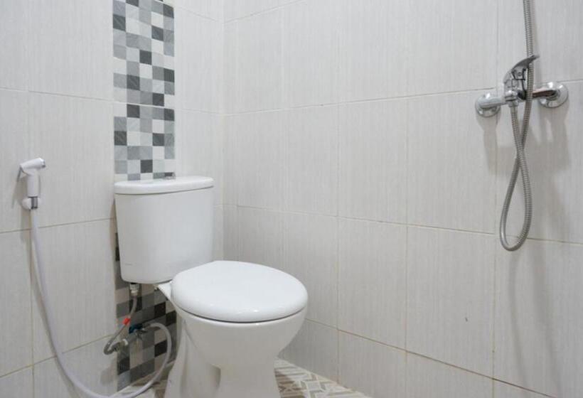 Номер Deluxe, Reddoorz @ Jalan Majapahit Semarang