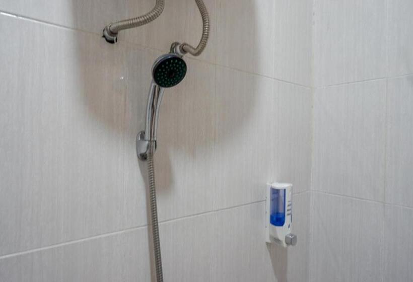 デラックスルーム, Reddoorz @ Jalan Majapahit Semarang