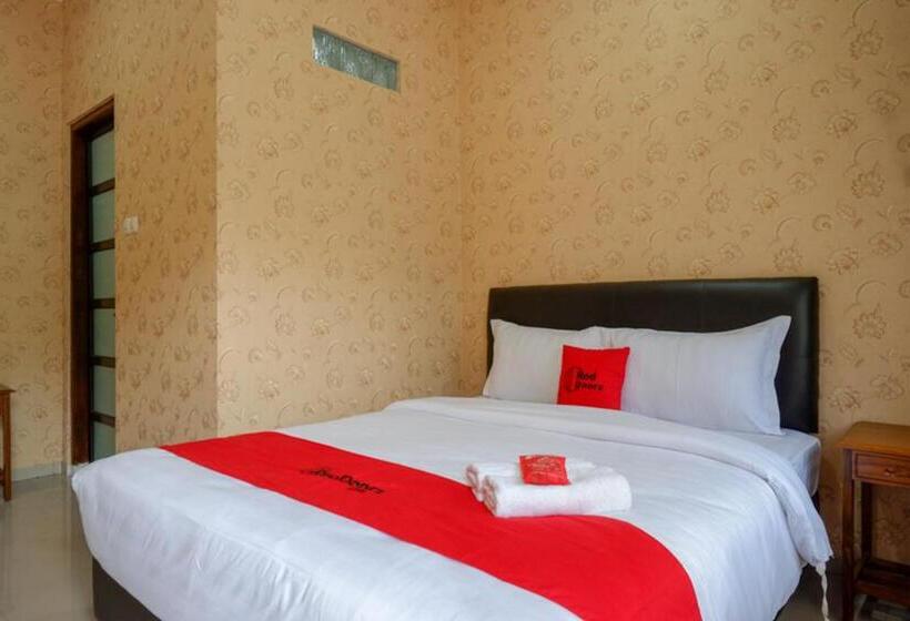 Номер Deluxe, Reddoorz @ Jalan Majapahit Semarang