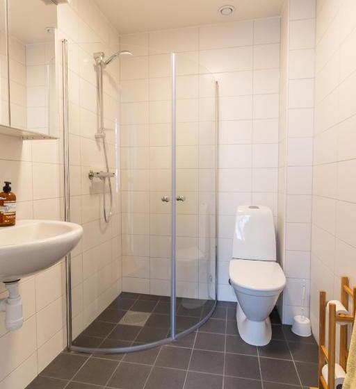 Quarto Familiar Banheiro Compartilhado, Segerstadsby Gårdshotell Ab