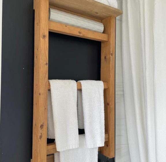 수피리어 룸, The Marmalade Motel