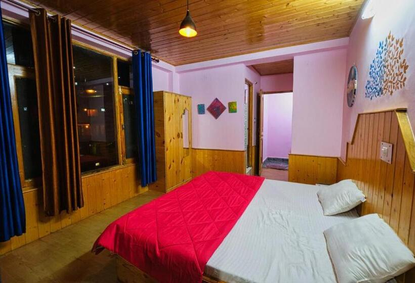 اتاق لوکس, Voyageur Nest
