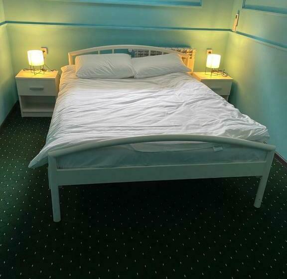 اتاق استاندارد, All Eyes Hostel