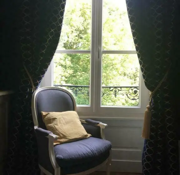バルコニー付きスタンダードルーム, Château De Corcelle Chambres Et Table D Hôtes