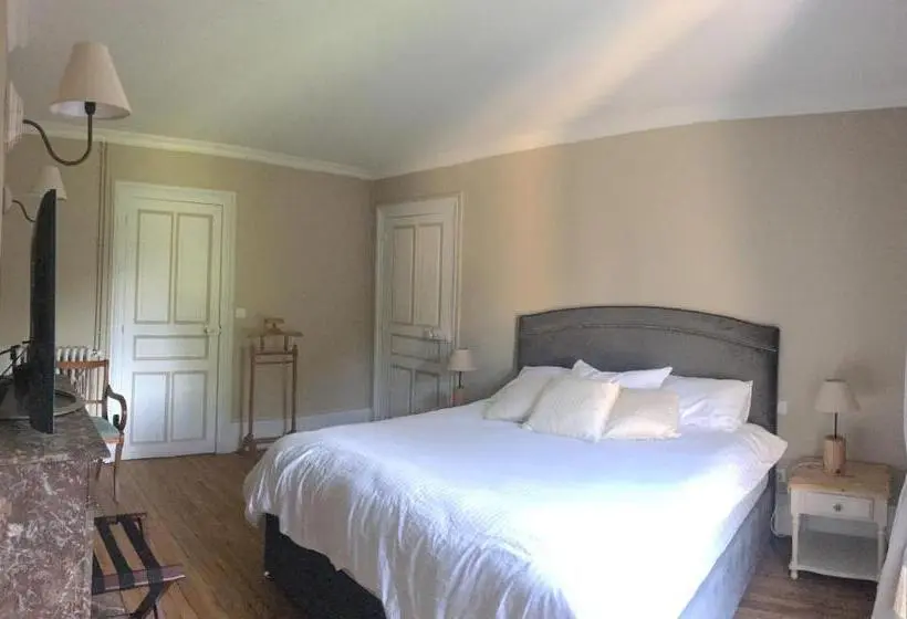 ファミリールーム, Château De Corcelle Chambres Et Table D Hôtes