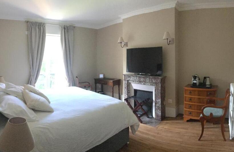 Семейный Номер, Château De Corcelle Chambres Et Table D Hôtes