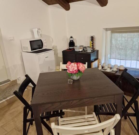 חדר משפחתי נוף לגינה, La Tana Dei Corgi