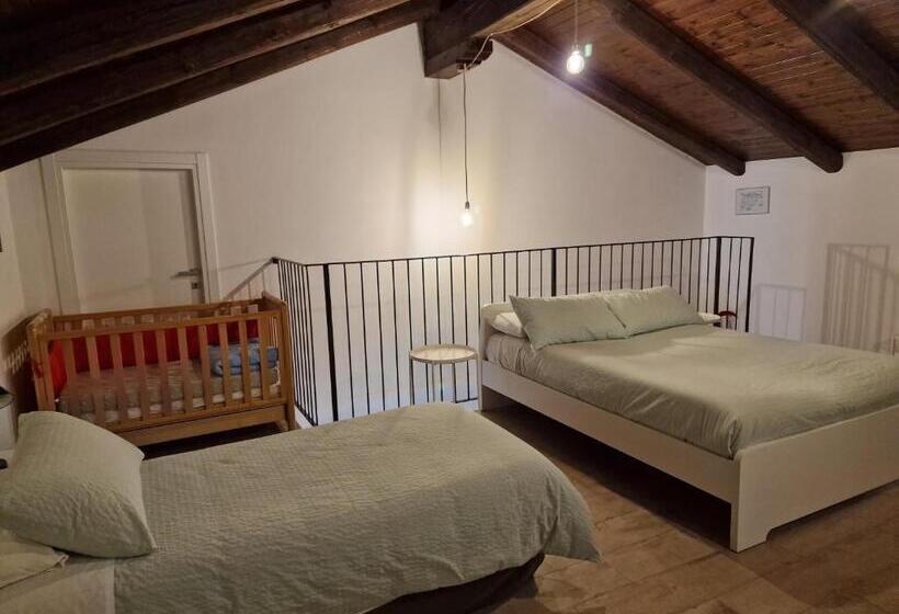 חדר משפחתי נוף לגינה, La Tana Dei Corgi