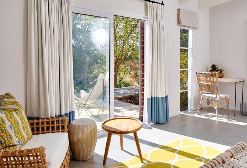 جناح سوبيريور, White Light The Rooms   Adults Only