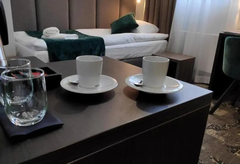 اتاق استاندارد یک نفره, Estera
