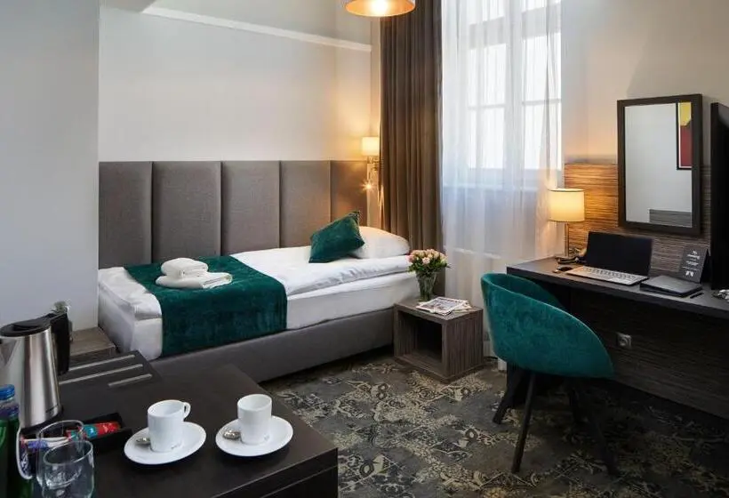اتاق استاندارد یک نفره, Estera