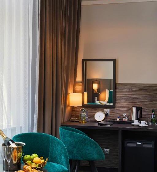 غرفة قياسية, Estera