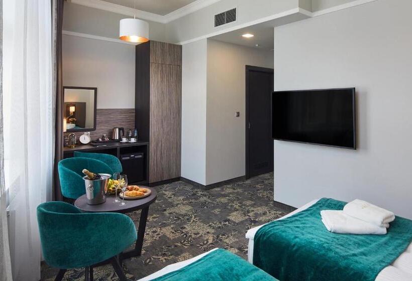 غرفة قياسية, Estera