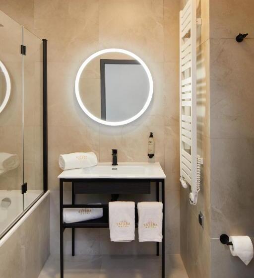 غرفة قياسية ثلاثية, Estera