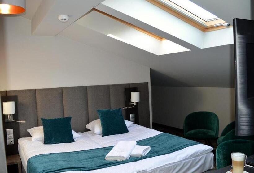 غرفة إقتصادية, Estera