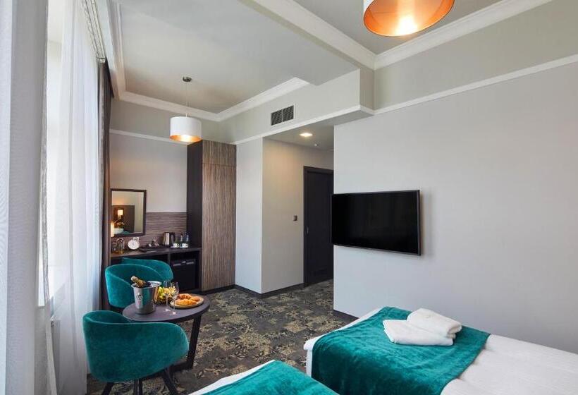 غرفة قياسية, Estera