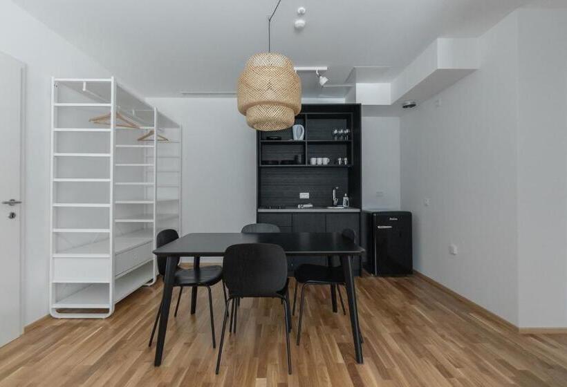 חדר דלוקס, Pearl Bled