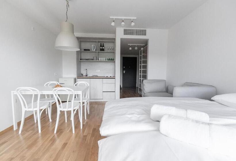 חדר סטנדרט לשלושה, Pearl Bled