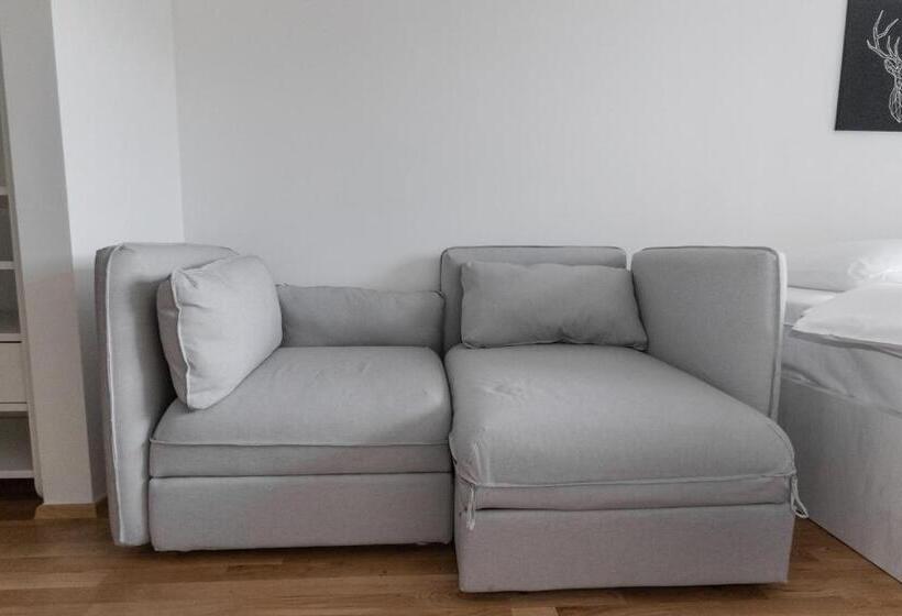 חדר סטנדרט לשלושה, Pearl Bled