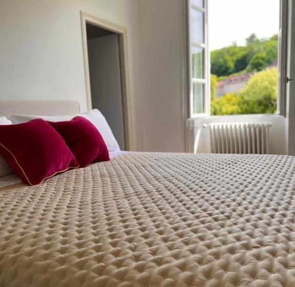 스탠다드 룸 킹사이즈 침대, Noubar