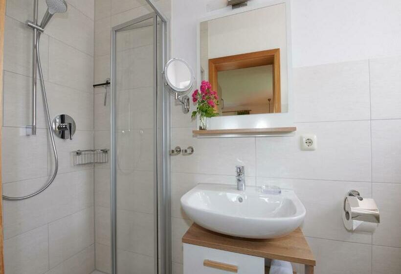 침실 1개 아파트, Beim Dobler